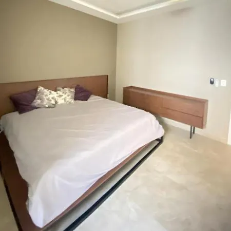 Guest house Private Bedroom With Pool And Close To Downtown And Beach
