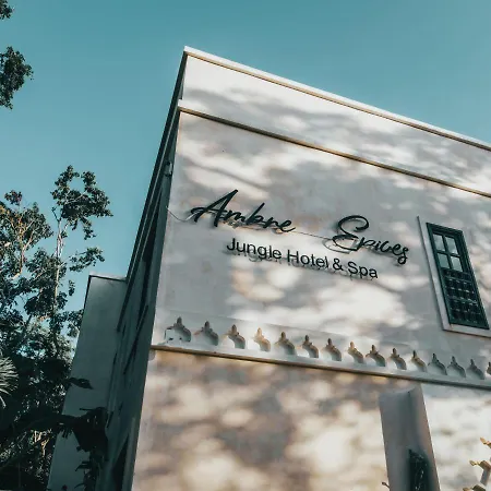 Ambre & Epices Jungle & Hotel 4*