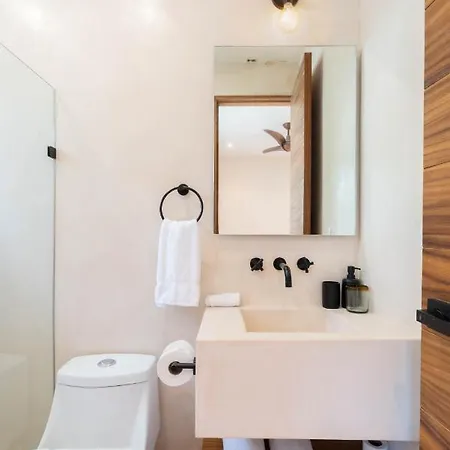 Modern 2br Penthouse Concierge Gated Community Apartment *