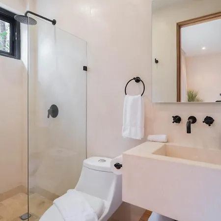 Modern 2br Penthouse Concierge Gated Community Apartment *