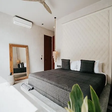 Kings Mansion For 26 Guests! *