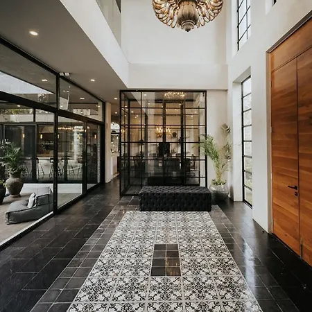 Kings Mansion For 26 Guests! *