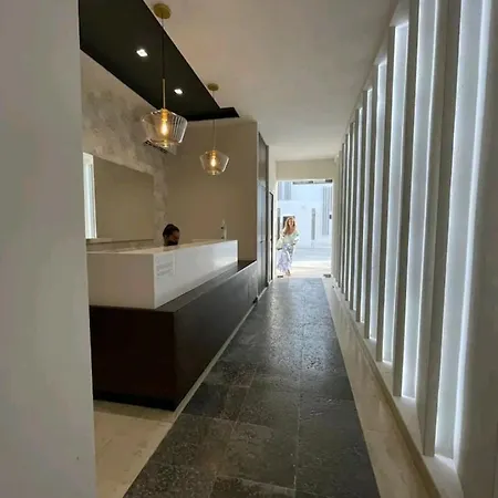 Mya, Elle&elena Residences Apartahotel
