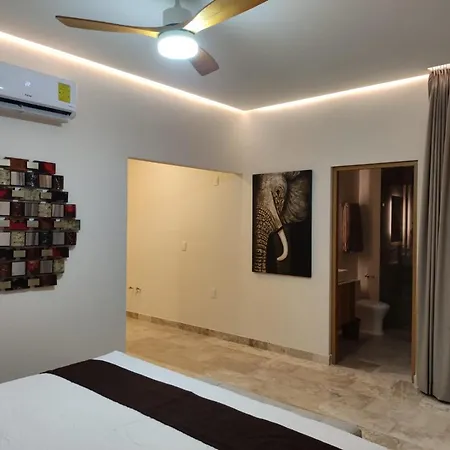 Mya, Elle&elena Residences