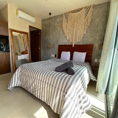 Room In Studio - Beautiful Jungle View Luxury Studio