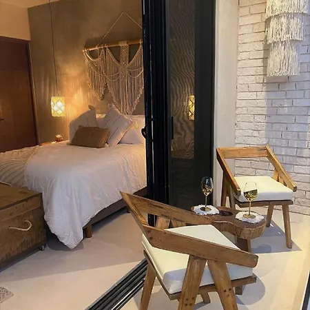 Guest house Room In Studio - Stylish And Bright Studio Near The Pool