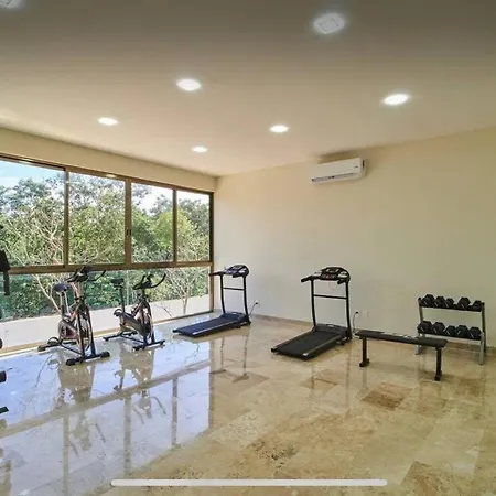 Sherlock - Swim Up & Gym & Club Access Apartment