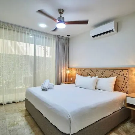 Sherlock - Swim Up & Gym & Club Access Apartment