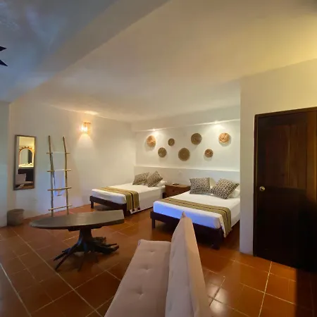 L Hotelito