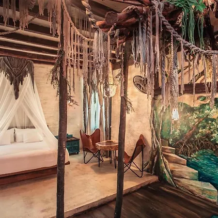 Hidden Treehouse Eco-hotel Hotel