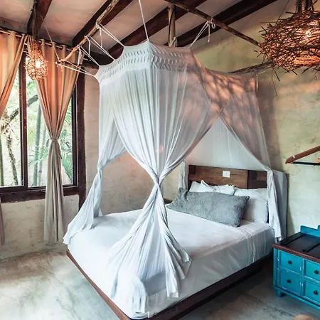Hidden Treehouse Eco-hotel