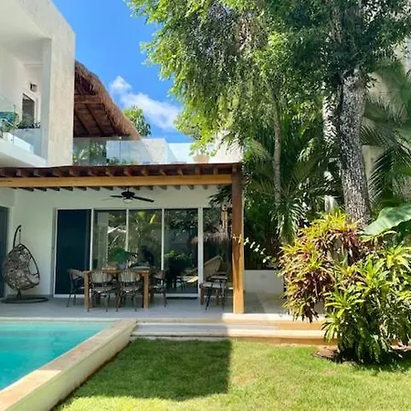 Luxury Private , Private Pool, Private Garden, Jacuzzi, 24hours Security *