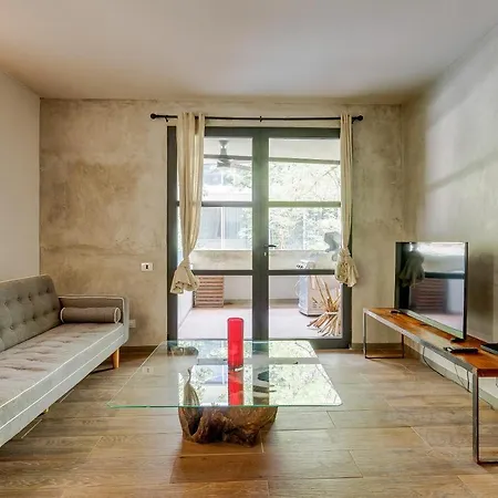 Chic In The Heart Of By Stella Apartamento