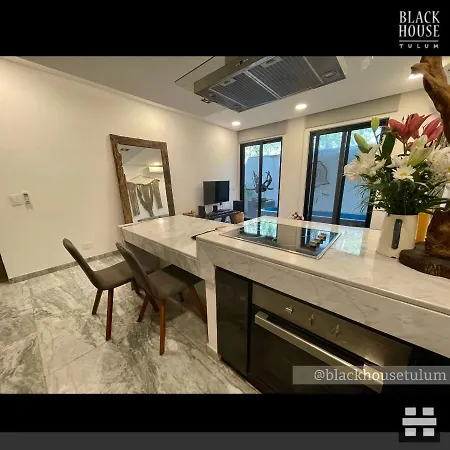 Black House Apartahotel