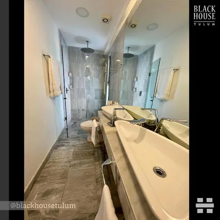 Black House Aparthotel