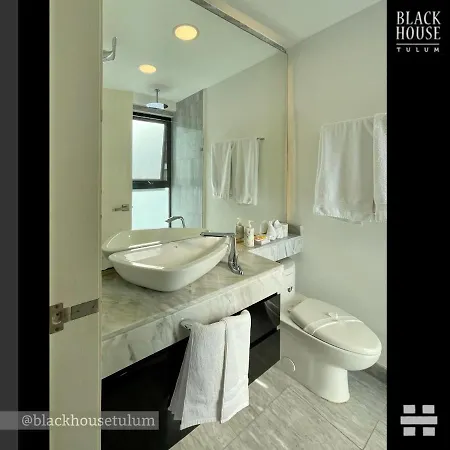 Black House Aparthotel