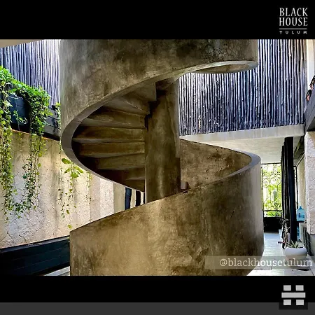 Apartahotel Black House