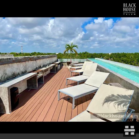 Apartahotel Black House