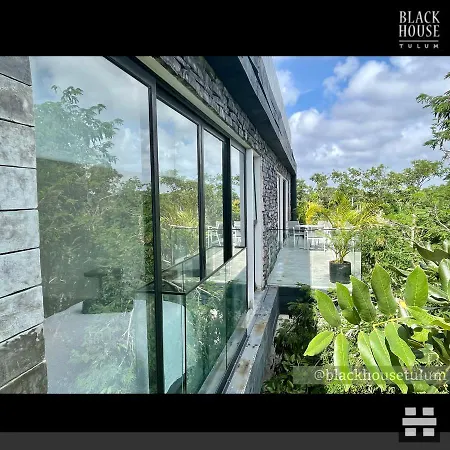 Apartahotel Black House