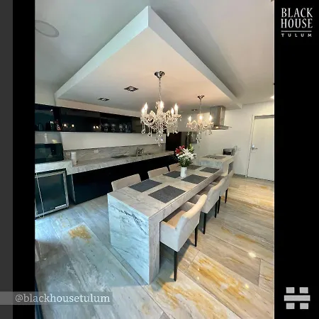 Apartahotel Black House