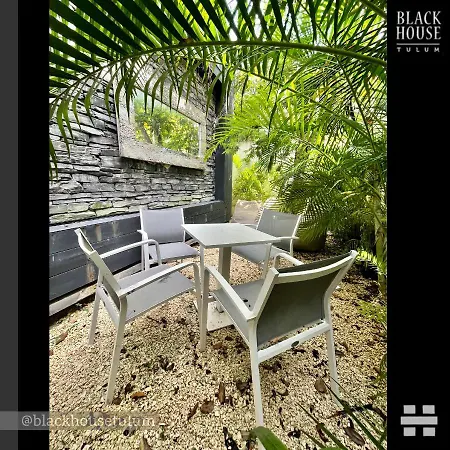Apartahotel Black House