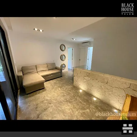 Aparthotel Black House *