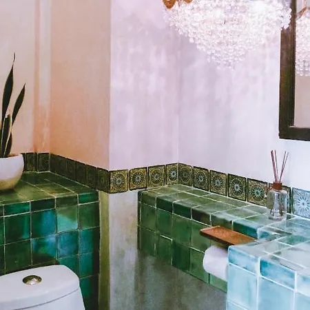 Hiphipstay - The Colonial Hotel 5*