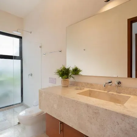 Cozy 3 Bedrooms Townhome-centrally Located-gated-wifi Apartment