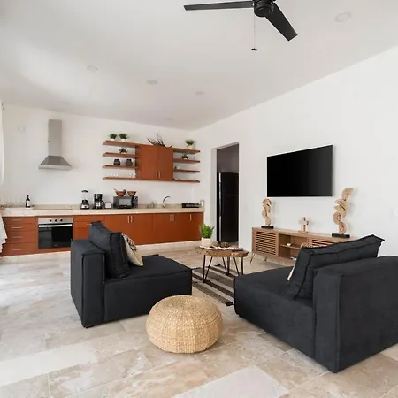 Cozy 3 Bedrooms Townhome-centrally Located-gated-wifi *
