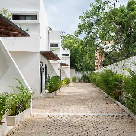 Cozy 3 Bedrooms Townhome-centrally Located-gated-wifi * Tulum