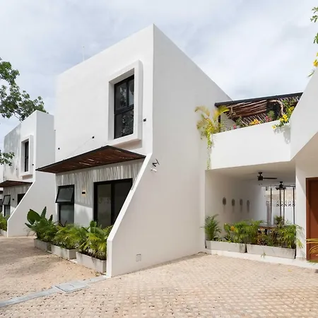 Cozy 3 Bedrooms Townhome-centrally Located-gated-wifi Apartment *