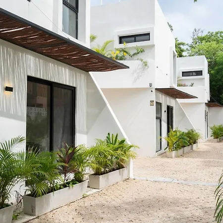 Cozy 3 Bedrooms Townhome-centrally Located-gated-wifi
