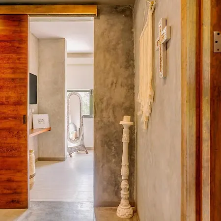 Chic In The Heart Of By Stella Apartamento