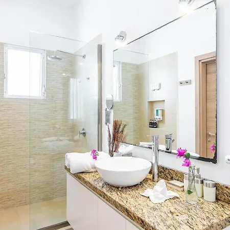 Calma, Chic & Mexican Villa, A True Oasis Pool, Security Holiday home