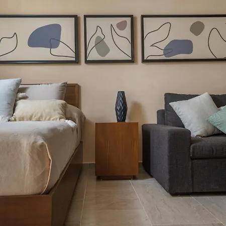 Chic With Swim-up Pool Access *