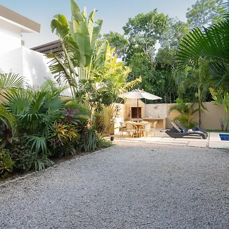 Holiday home Private Modern Villa-pool Beds-ac-internet-parking-grill