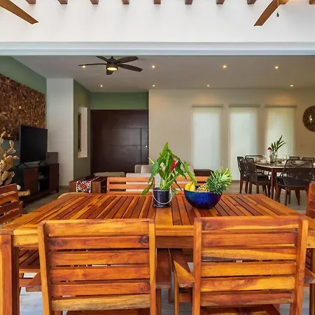 Luxury Private 3bed Villa, Garden, Pool,security