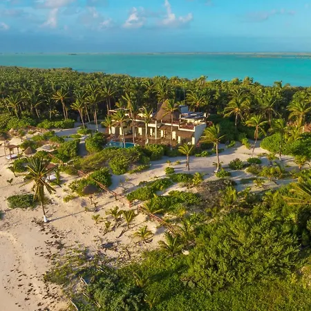 Beachfront Playaaekun Villa *