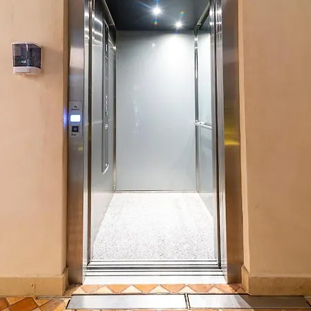 205 Perfect Location 3 Bedrooms Apartment