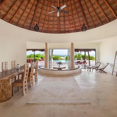 Beachfront Playaaekun Villa *