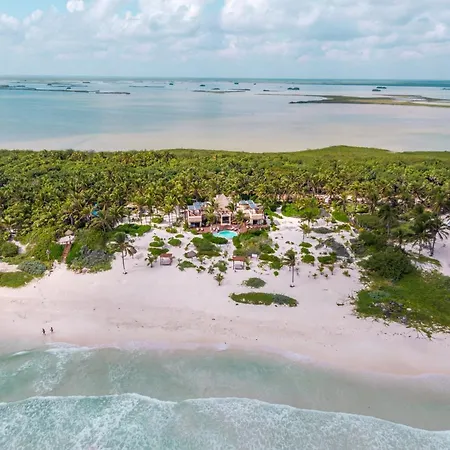 Villa Beachfront Playaaekun