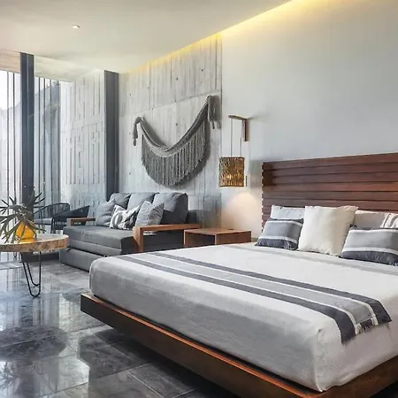 Modern Jungle Boutique W/ Amazing Amenities
