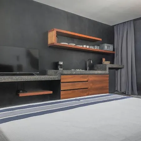 Modern Jungle Boutique W/ Amazing Amenities *