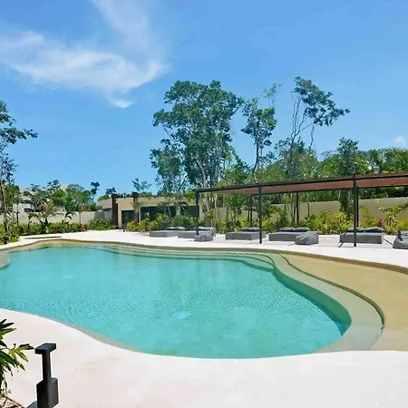 Jungle Luxury Studio, Gym And Beach Mistiq Garden Apartment