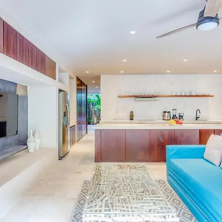 Gorgeous Flowy Space With Wrap-around Private Pool Apartment
