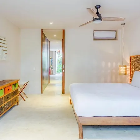 Apartment Gorgeous Flowy Space With Wrap-around Private Pool