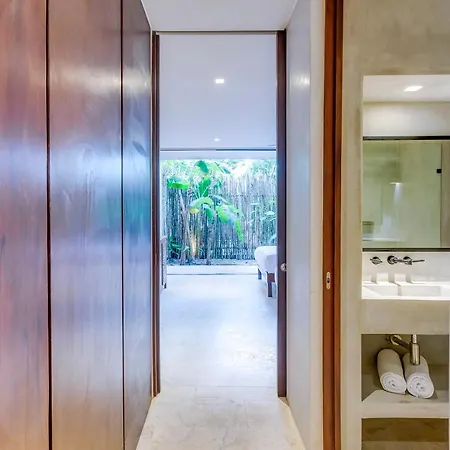 Gorgeous Flowy Space With Wrap-around Private Pool *