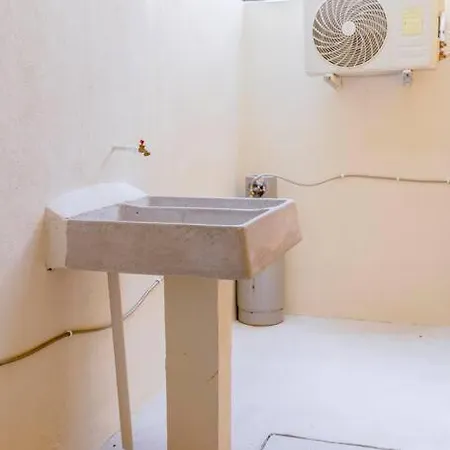 Cozy Oasis: 2-bedroom W/ Pool Apartment