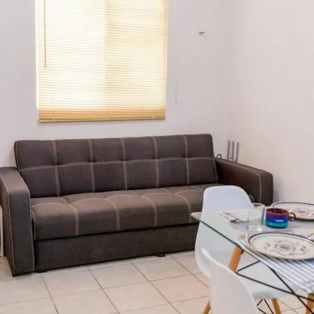 Apartment Cozy Oasis: 2-bedroom W/ Pool