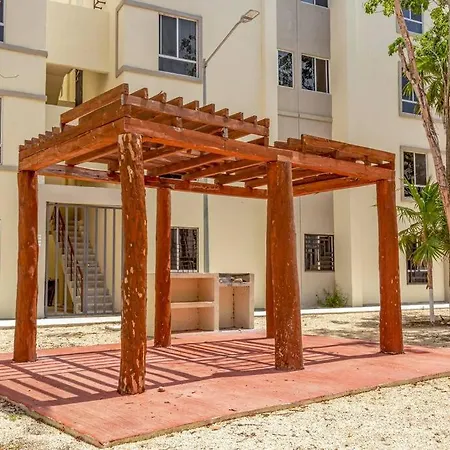 Cozy Oasis: 2-bedroom W/ Pool Apartment